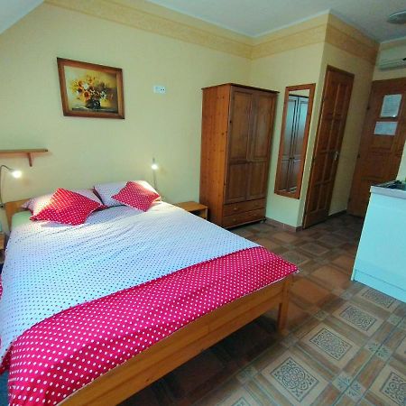 Burg Apartman Дьюла Экстерьер фото