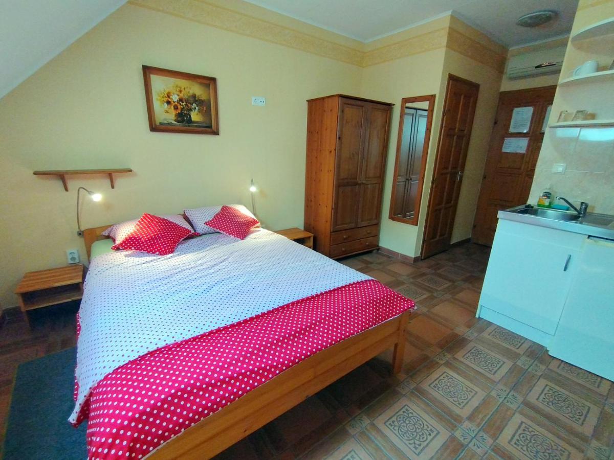 Burg Apartman Дьюла Экстерьер фото
