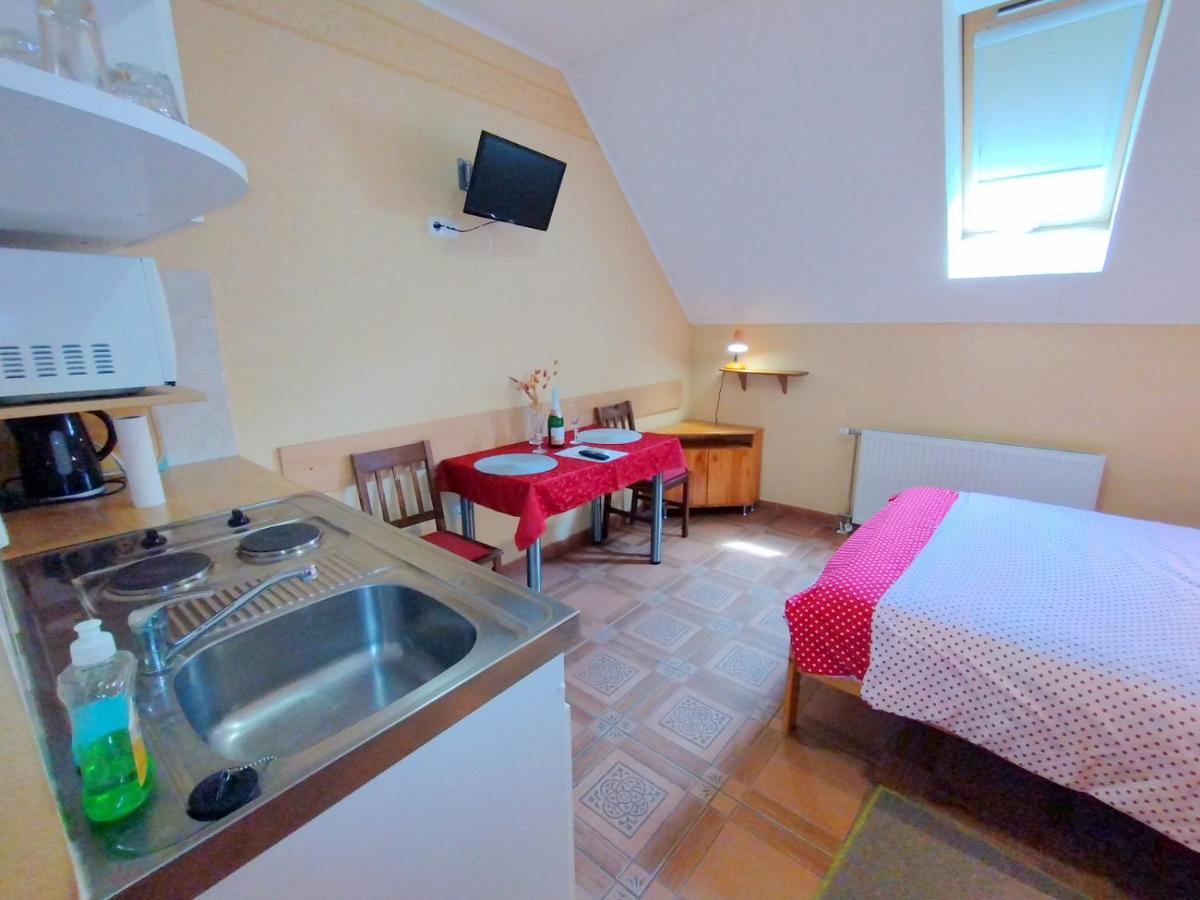 Burg Apartman Дьюла Экстерьер фото