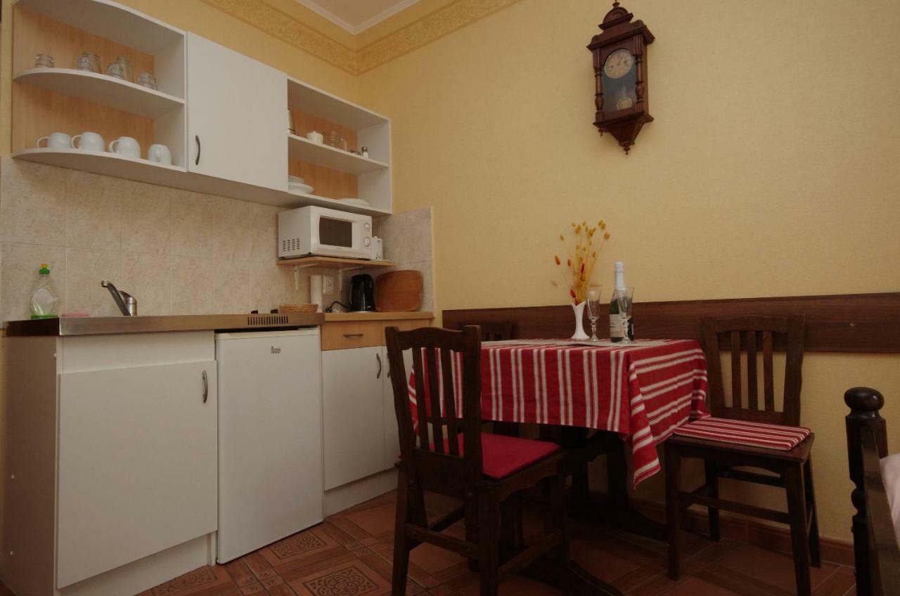 Burg Apartman Дьюла Экстерьер фото