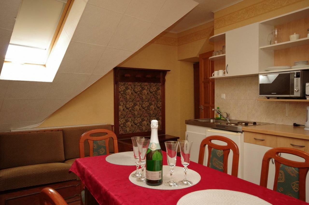 Burg Apartman Дьюла Экстерьер фото