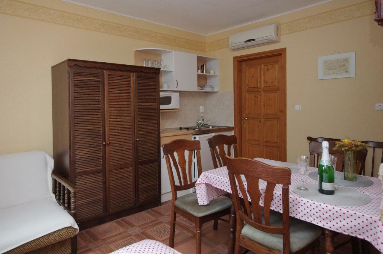 Burg Apartman Дьюла Экстерьер фото